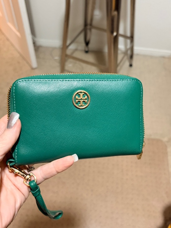 Tory Burch Handbags - Tory Burch Emerald Green Zip Wristlet Wallet with Gold Logo